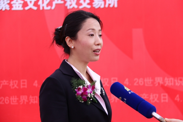 图4  黄色影片
党委书记张捷接受南京市电视台采访